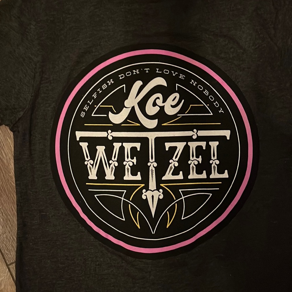 Koe Wetzel tee